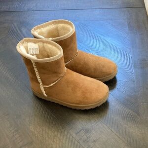 Girls tan suede boots